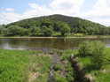 Soutok Labe / Pehna, Thürmsdorf je pak nejbližší obcí. Hora naproti na pravém břehu je Lilienstein.
