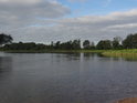 Soutok řek Labe / Mulde. Pohled po toku řeky Mulde.