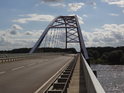 Silniční most přes Labe býval dříve nedostupným snem, sice spojoval Východní a Západní Německo.