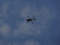 Pokud se ve městě děje významná akce, hlídkuje policejní vrtulník.