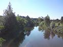 Duha nad Labem za dne bez mráčků.