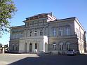 Ke Dvoru Králové patří nejenom ZOO, ale též Hankův dům. Václav Hanka (1791 – 1861), rodák z Hořiněvsi se proslavil právě Rukopisem Královédvorským, jedním z kontroverzních fals XIX. století.