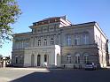 Ke Dvoru Králové patří nejenom ZOO, ale též Hankův dům. Václav Hanka (1791 – 1861), rodák z Hořiněvsi se proslavil právě Rukopisem Královédvorským, jedním z kontroverzních fals XIX. století.
