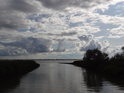Vierstieg-Hufener-Kanal se vlévá do Labe mezi obcemi Brokdorf a Sankt Margarethen.