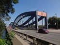 Dálnice A 255 při vjezdu na Billhomer Brücke, most přes Severní Labe, vpravo na portále je znak města Hamburg.