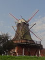 Větrný mlýn v obci Borstel.