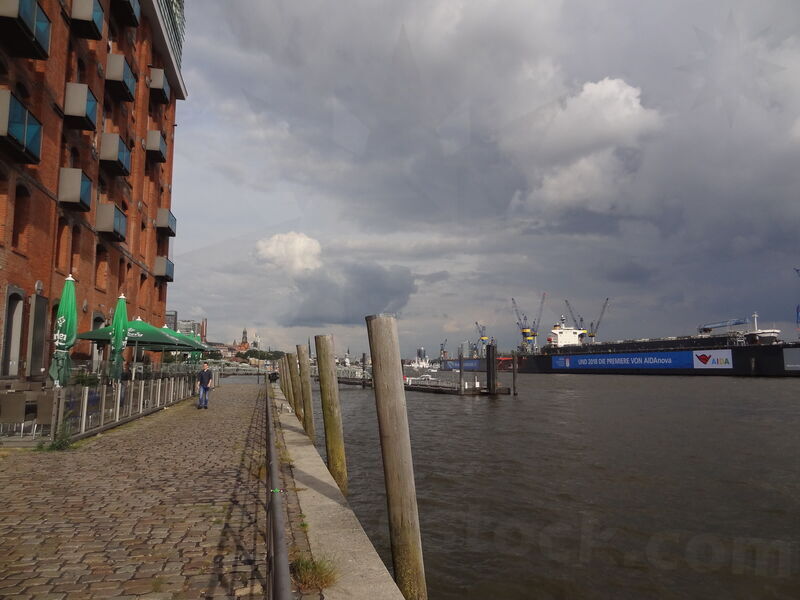 elbe-hamburg-14.jpg