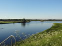 Pohled po proudu řeky Havel z pravého břehu nad odevzdáním vody Labi.