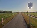 Cyklostezka po pravém břehu řeky Labe pod soutokem s řekou Havel.