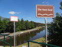 Cedule na mostě říká, že přejíždíme Elbe-Havel-Kanal, zde jde o jeho část, zvanou Niegripper Verbindungskanal.