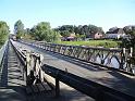 Mnohokrát opravovaný železný silniční most přes Labe v Kuněticích pohledem z levého břehu od Sezemic.