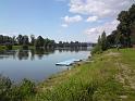 Malé plovoucí přístaviště na pravém břehu. Pozornému oku jistě neunikl cíp soutoku řek Labe a Ohře.