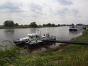 Mobilní přístaviště osobních lodí na pravém břehu Labe ve městě Lutherstadt Wittenberg.