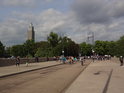 Nahoře na mostě Sternbrücke přes Stromelbe, Magdeburg.
