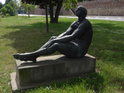 Socha ženy, Stehender, levý břeh Stromelbe, Magdeburg.