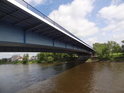 Stromelbe míří pod Neue Strombrücke.