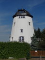 Bývalý větrný mlýn na pravém břehu Labe nad obcí Grödel.