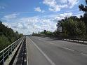 Most silnice I/16 v Mělníce je opravdu dost dlouhý a šířka vlastního toku Labe ubírá zhruba jednu třetinu jeho délky. Pohled z levého břehu.