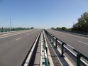 Dálniční most přes Opatovický kanál mezi městy Pardubice – Hradec Králové.