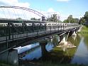 Silniční most Kapitána Bartoše v Pardubicích je provázen i lávkou pro pěší a cyklisty.