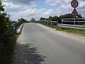 Příjezd od Rosic na silniční most přes Labe do Svítkova je řízen mimo jiné i dopravními značkami.