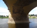 Mostní pilíř při levém břehu Labe, Pirna.