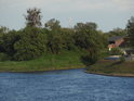 Vyústění Salinenkanal, prodlouženého potoka Röthe do levého břehu Labe ve městě Schönebeck.