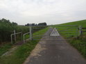 Ovší brána pod levobřežní hrází Labe nad obcí Wischhafen.
