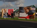 Otterndorf, bilboard volební kampaně do bundestagu, vedle sebe se celkem v klidu snesou hlavní kandidáti, zvenčí ne až příliš politicky rozdílní a sice Algela Merkel a Martin Schmidt.