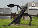 Veliká kotva coby turistická atrakce v přístavu Stadersand.