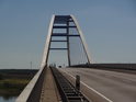 Silnice B 188 vede po mostě přes Labe u Tangermünde.