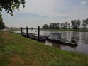 Pravobřežní přístaviště na Labi v obci Elster.