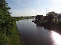 Hafen Torgau a Slunce v hladině se zrcadlící.