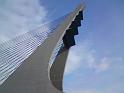 Pylon Mariánského mostu v Ústí nad Labem je vysoký 60 m a nese na každém svém rameni 15 lan.