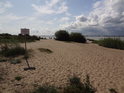 V Německu tolik oblíbené zákazové cedule můžeme najít také na plážích, zde na pravém břehu Labe.